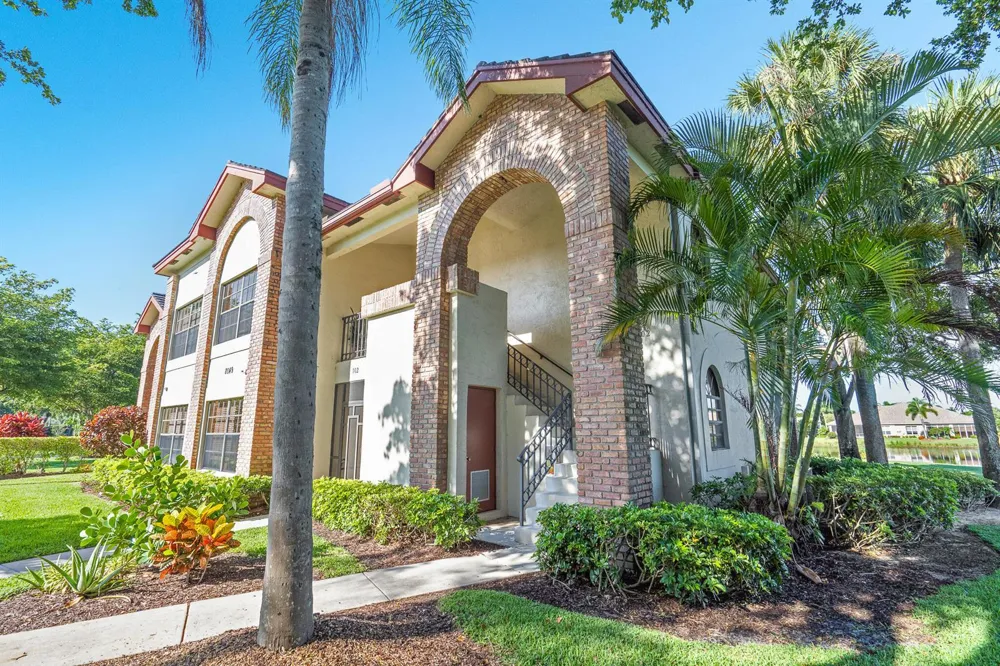8049 ABERDEEN DRIVE #202 Boynton Beach, FL 33472