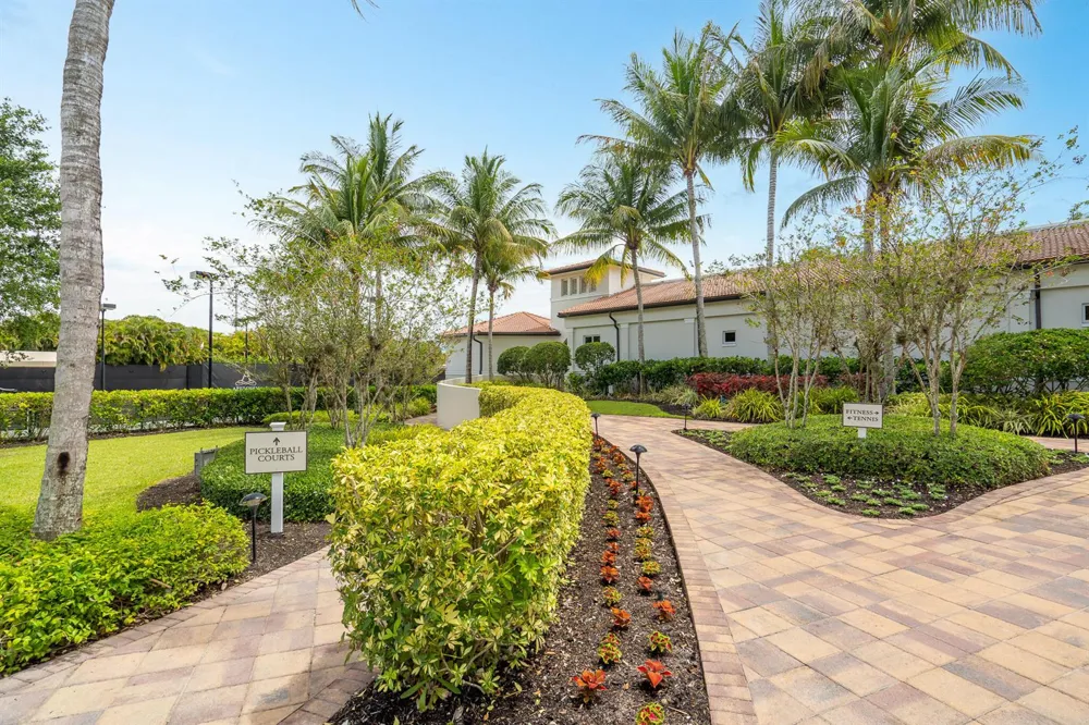 8049 ABERDEEN DRIVE #202 Boynton Beach, FL 33472