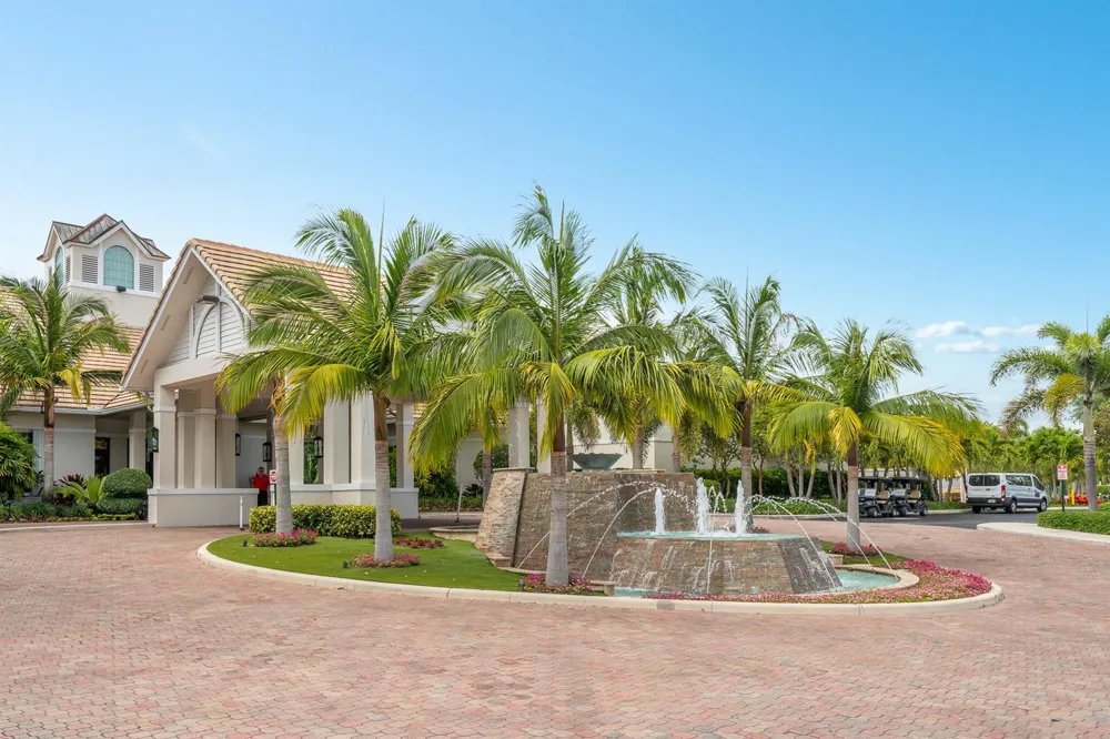 8049 ABERDEEN DRIVE #202 Boynton Beach, FL 33472