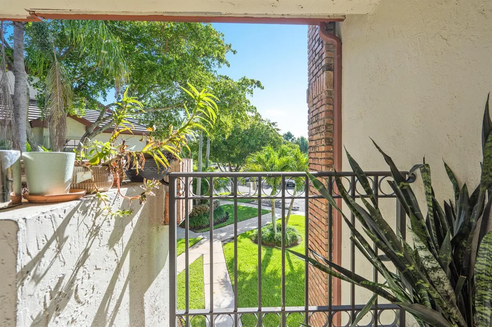 8049 ABERDEEN DRIVE #202 Boynton Beach, FL 33472