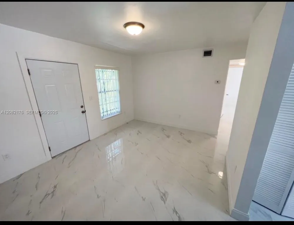 752 NW 4th St #5 Miami, FL 33128