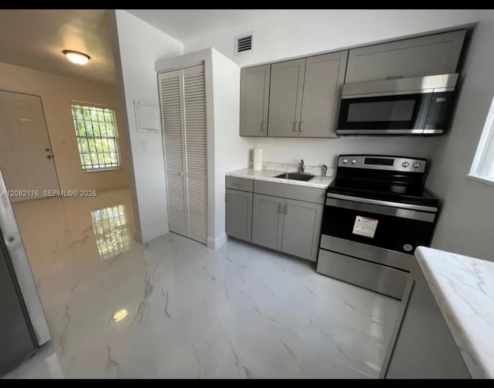 752 NW 4th St #5 Miami, FL 33128