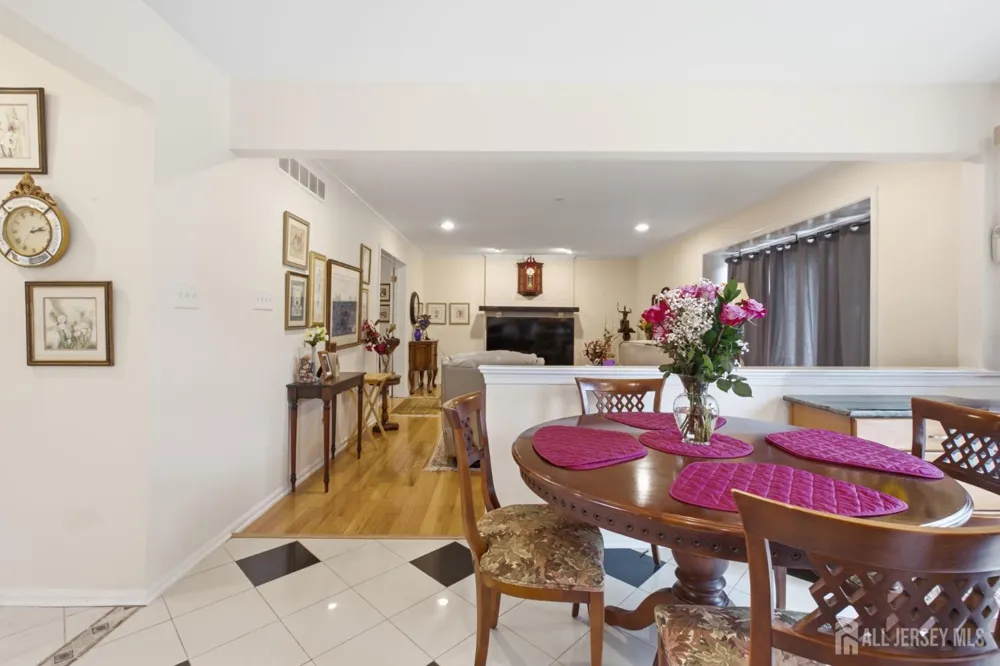 4 Victoria Way South Brunswick, NJ 08824