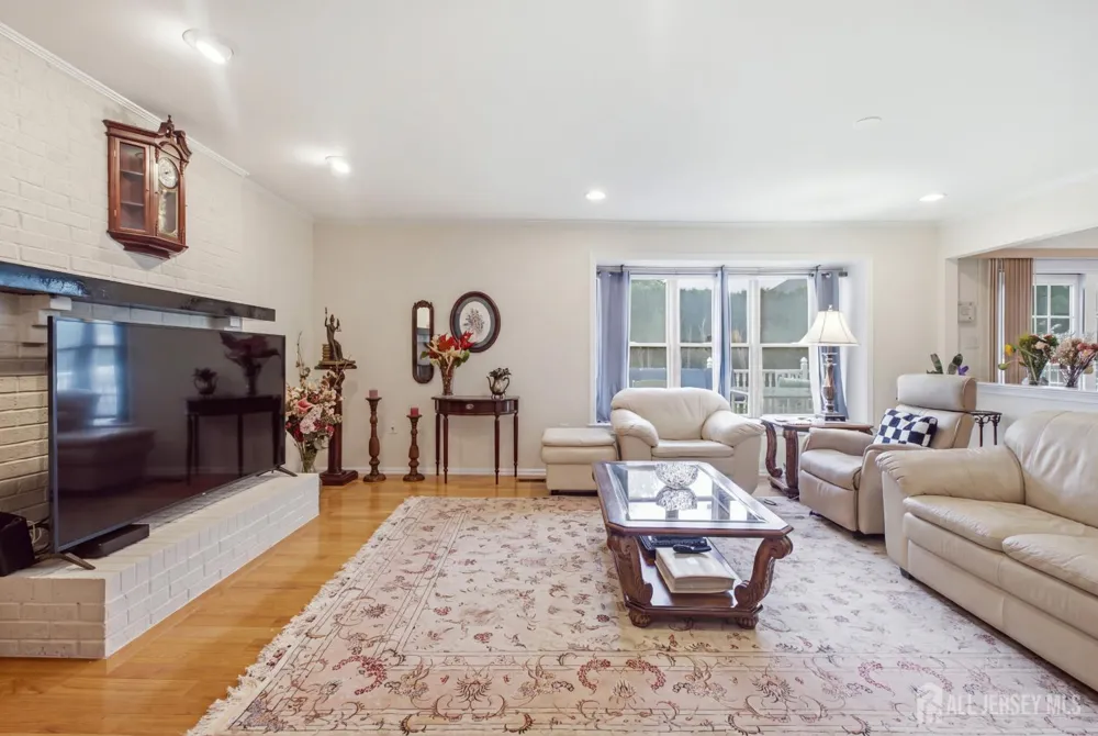 4 Victoria Way South Brunswick, NJ 08824