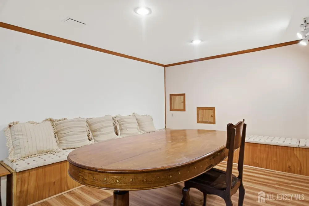4 Victoria Way South Brunswick, NJ 08824