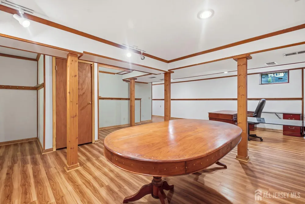 4 Victoria Way South Brunswick, NJ 08824