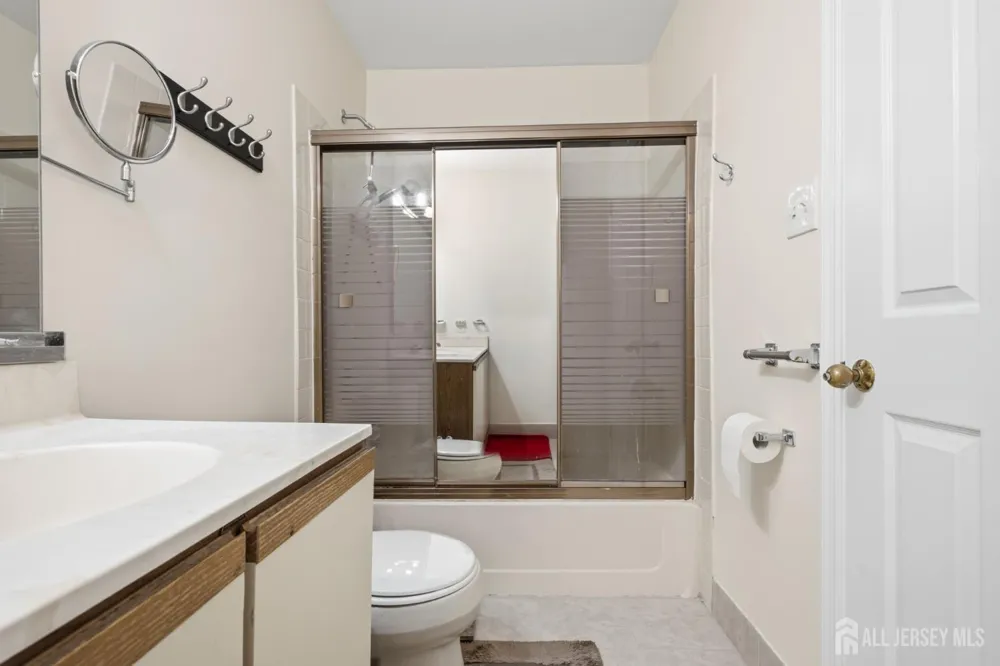 4 Victoria Way South Brunswick, NJ 08824