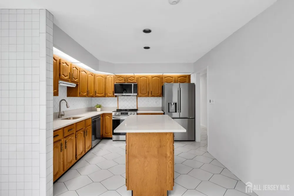 6 Rutherford Hayes Drive Monroe, NJ 08831