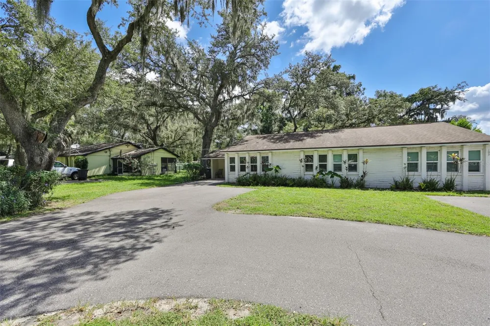 105 KINGSWAY ROAD Seffner, FL 33584