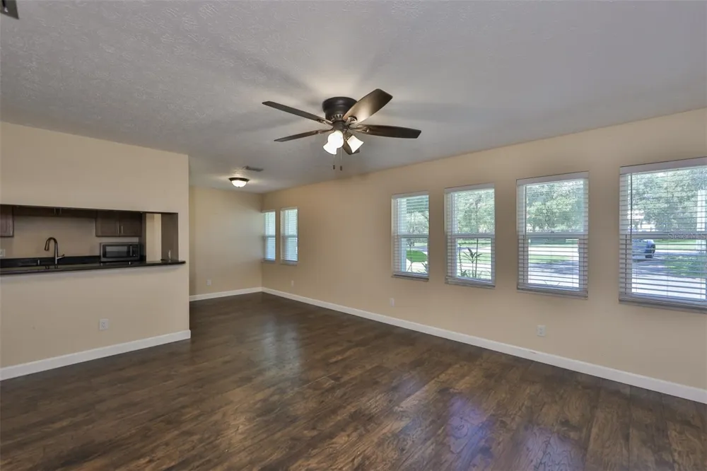 105 KINGSWAY ROAD Seffner, FL 33584