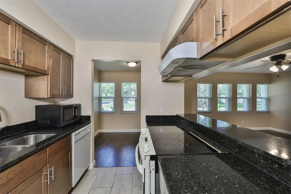 105 KINGSWAY ROAD Seffner, FL 33584
