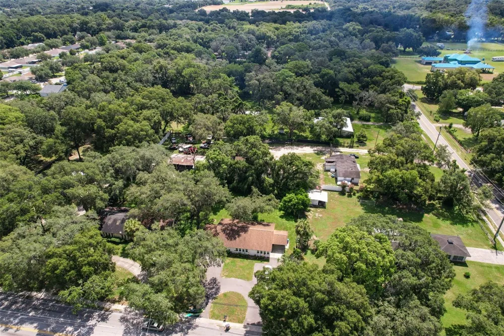 105 KINGSWAY ROAD Seffner, FL 33584