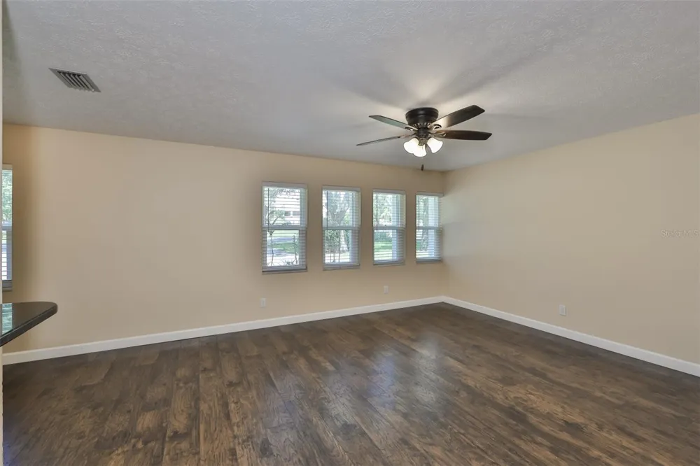 105 KINGSWAY ROAD Seffner, FL 33584