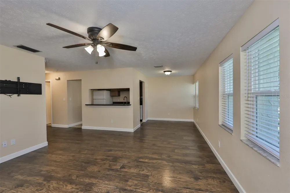 105 KINGSWAY ROAD Seffner, FL 33584