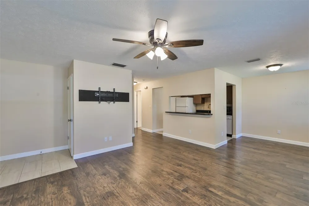 105 KINGSWAY ROAD Seffner, FL 33584
