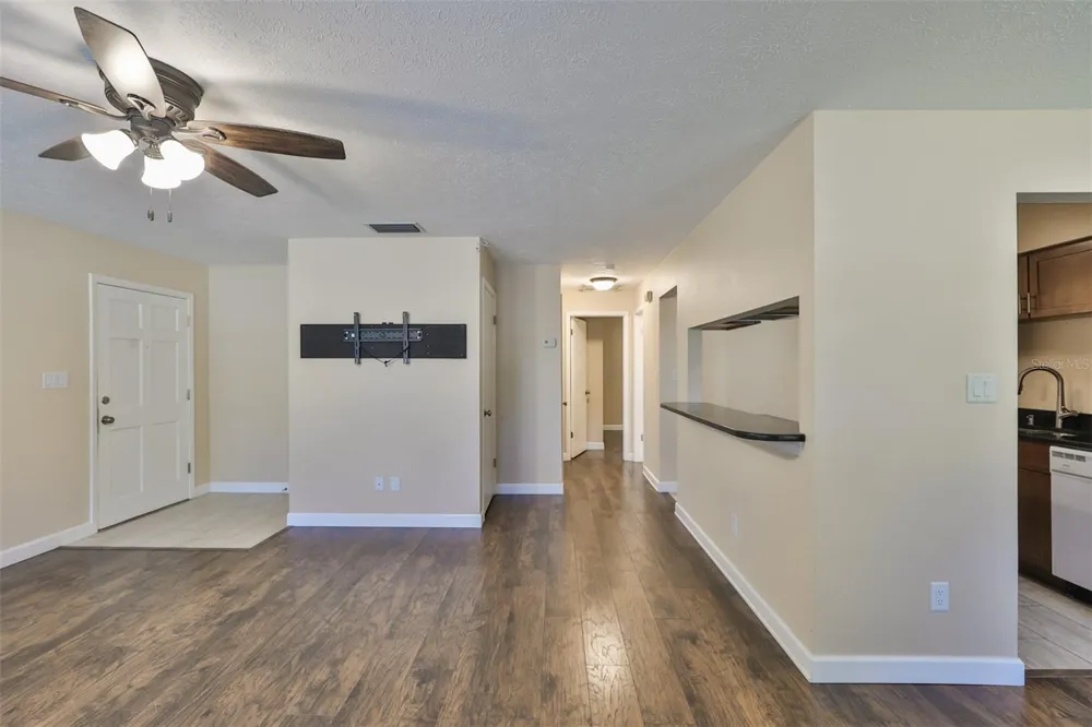 105 KINGSWAY ROAD Seffner, FL 33584