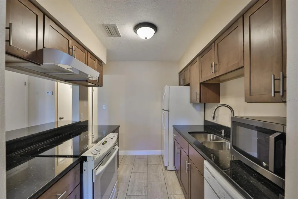 105 KINGSWAY ROAD Seffner, FL 33584