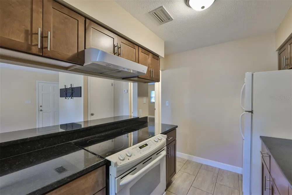 105 KINGSWAY ROAD Seffner, FL 33584