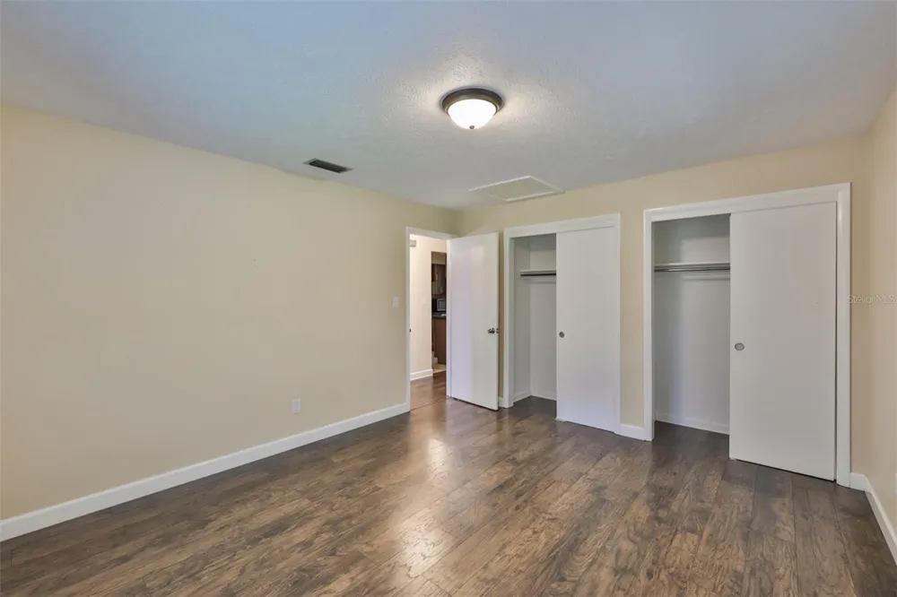 105 KINGSWAY ROAD Seffner, FL 33584