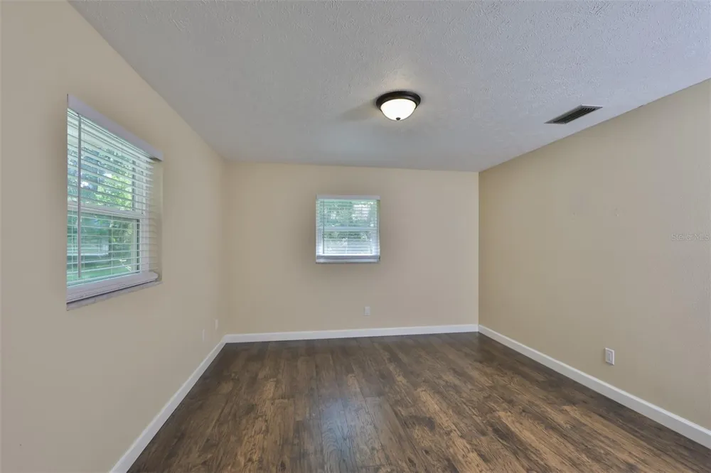 105 KINGSWAY ROAD Seffner, FL 33584