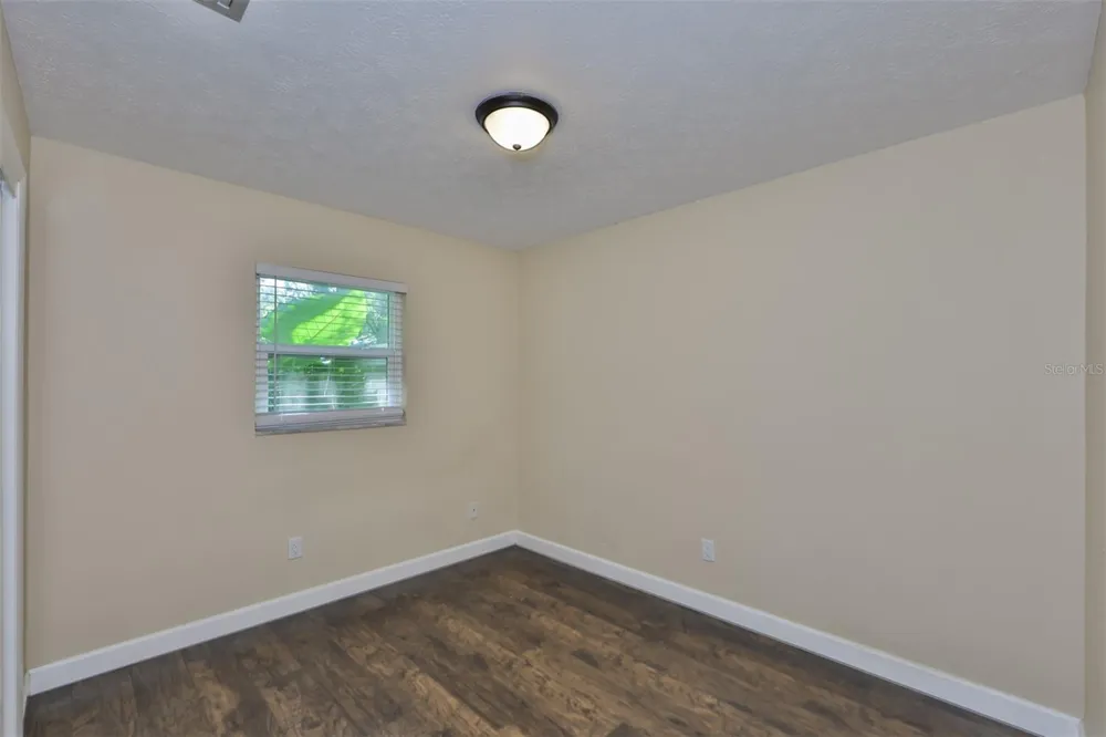 105 KINGSWAY ROAD Seffner, FL 33584