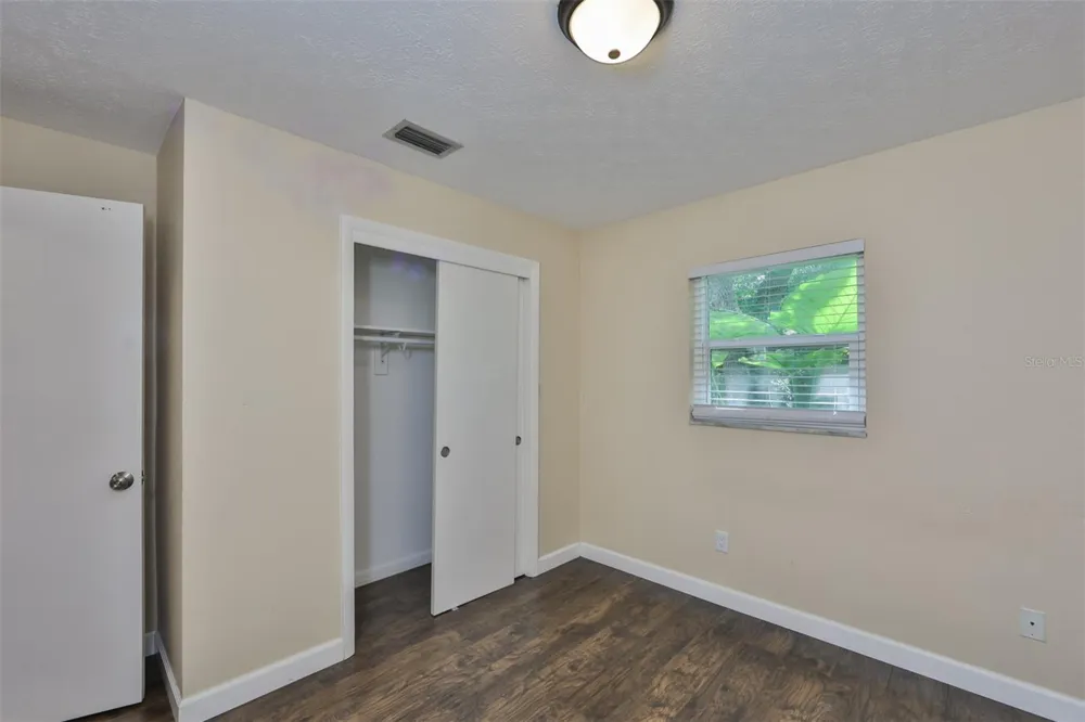 105 KINGSWAY ROAD Seffner, FL 33584