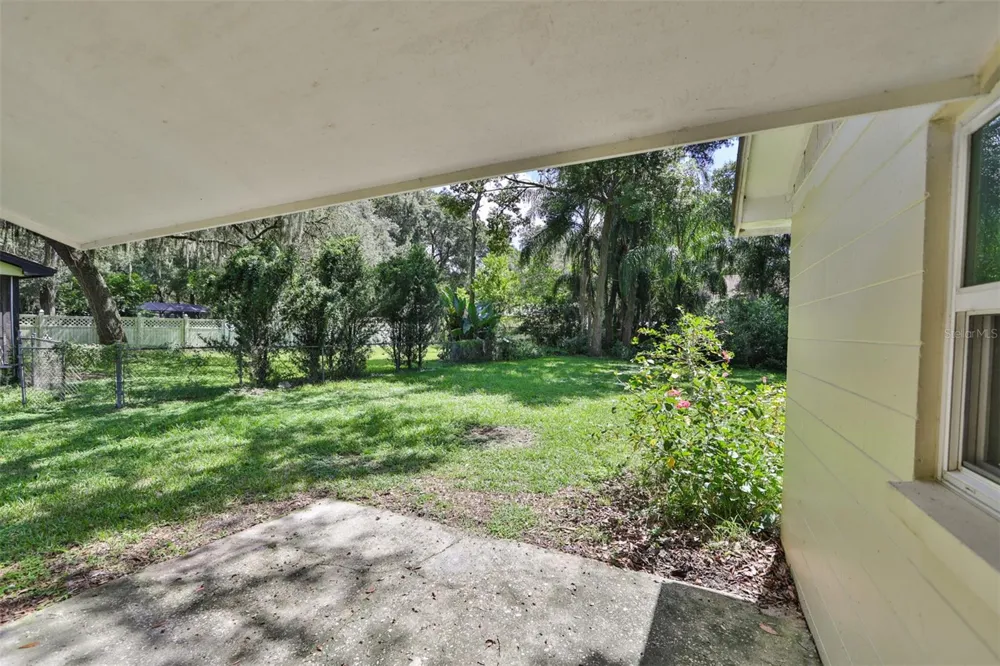 105 KINGSWAY ROAD Seffner, FL 33584