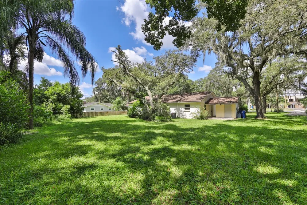105 KINGSWAY ROAD Seffner, FL 33584