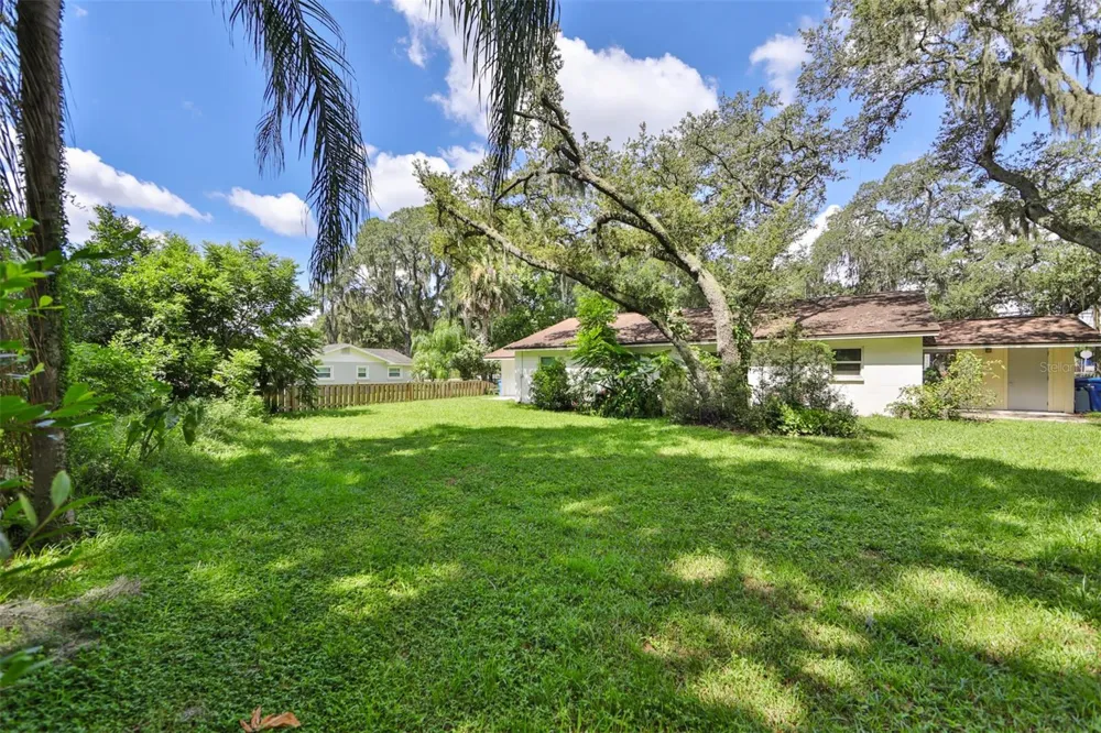 105 KINGSWAY ROAD Seffner, FL 33584