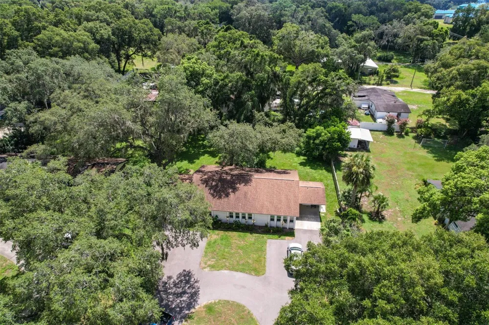 105 KINGSWAY ROAD Seffner, FL 33584
