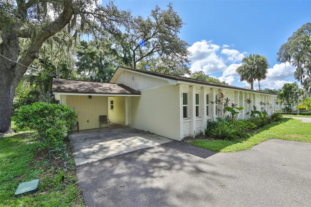 105 KINGSWAY ROAD Seffner, FL 33584