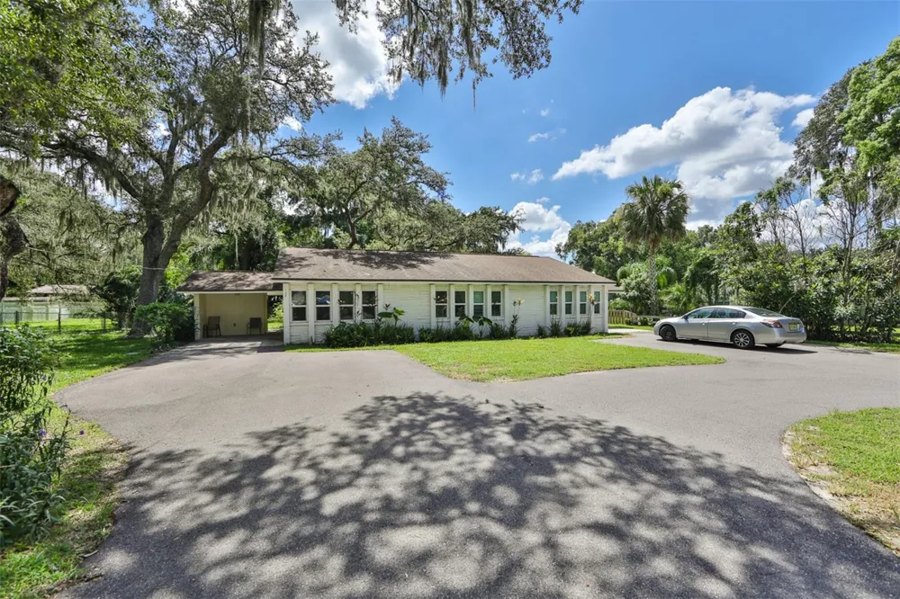 105 KINGSWAY ROAD Seffner, FL 33584