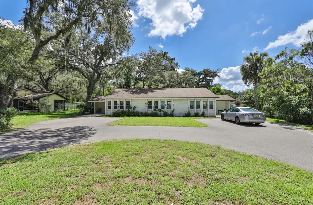 105 KINGSWAY ROAD Seffner, FL 33584
