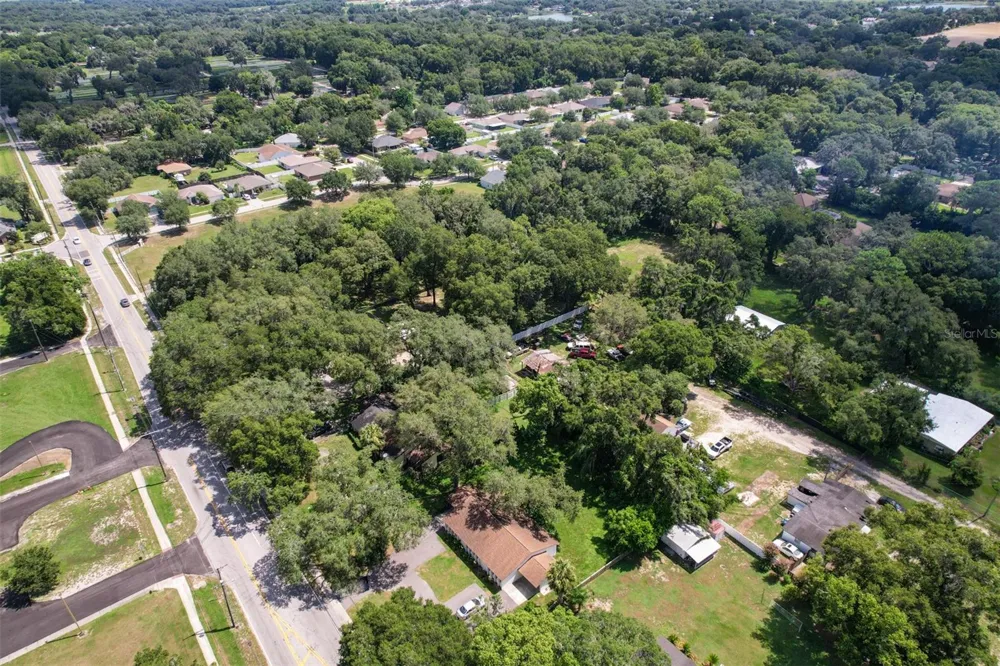 105 KINGSWAY ROAD Seffner, FL 33584