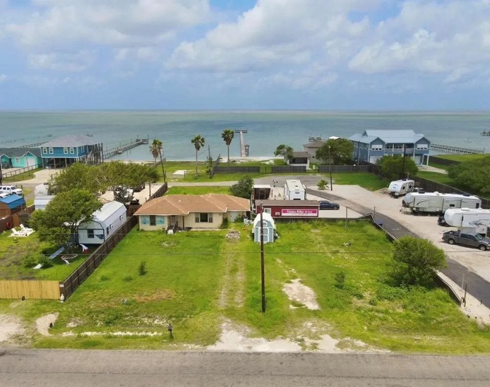 16 Copano Ridge Rockport, TX 78382