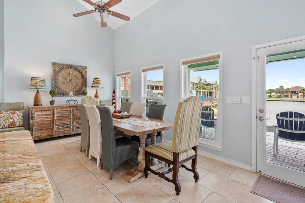 33 Blue Heron Drive Rockport, TX 78382