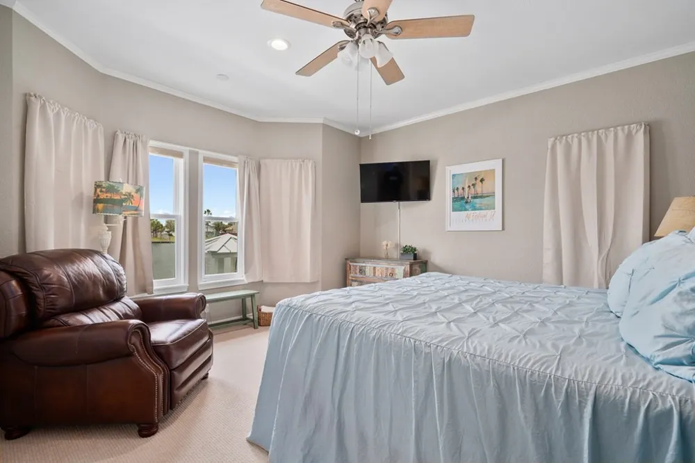 33 Blue Heron Drive Rockport, TX 78382