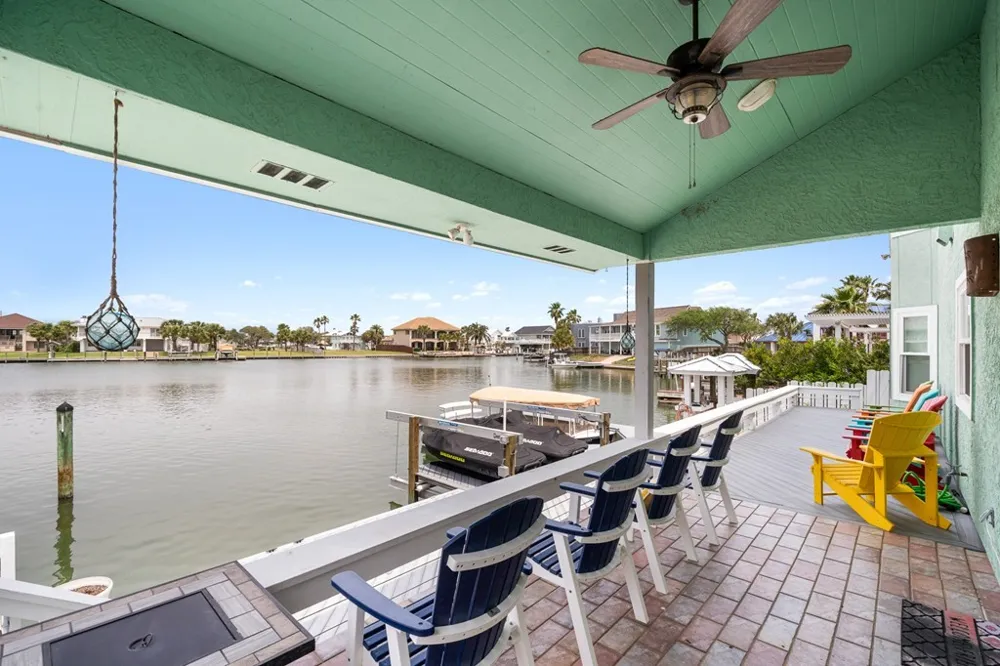 33 Blue Heron Drive Rockport, TX 78382