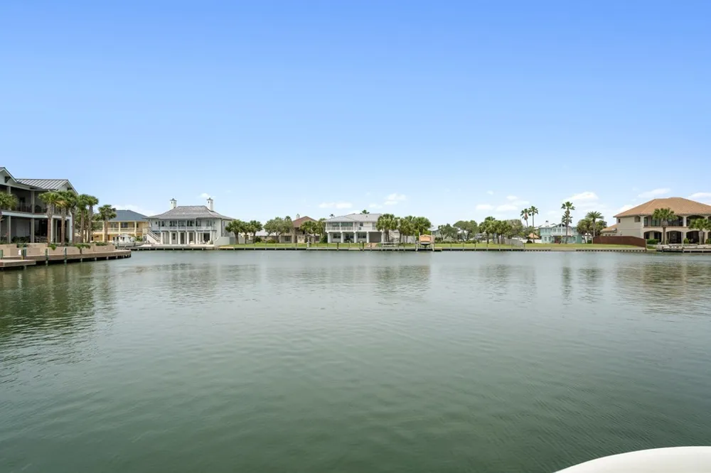 33 Blue Heron Drive Rockport, TX 78382