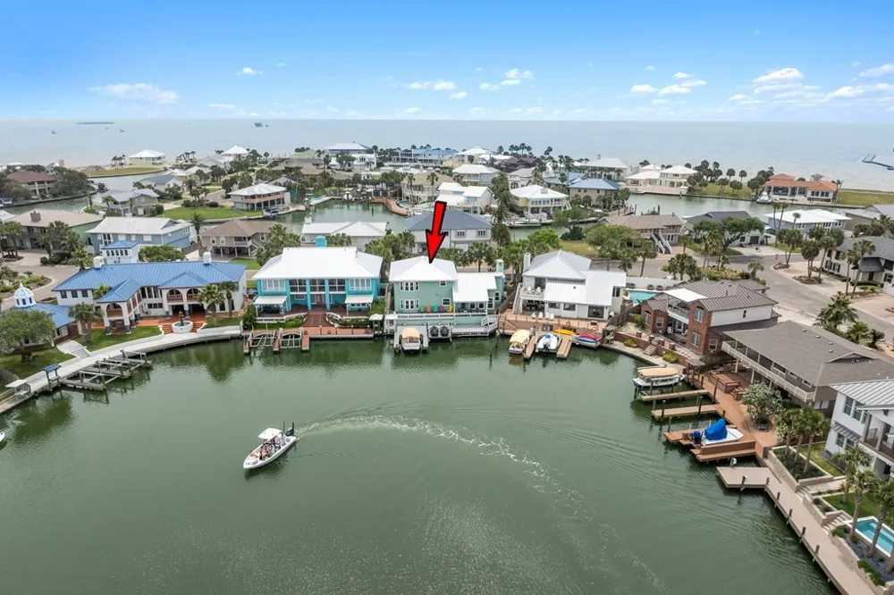 33 Blue Heron Drive Rockport, TX 78382