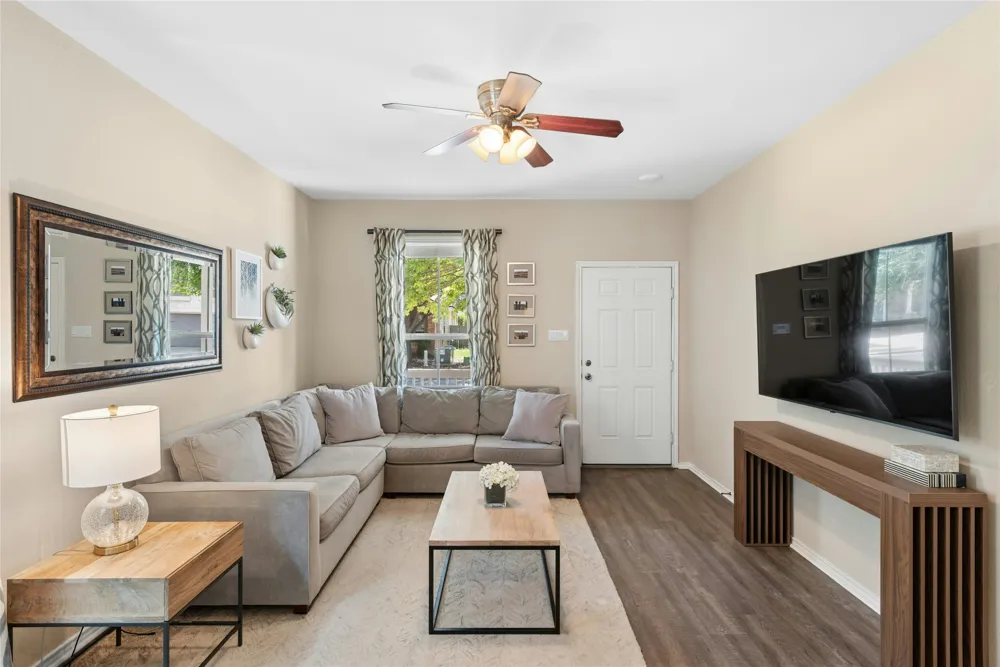 1704 Comfort Lane Austin, TX 78748