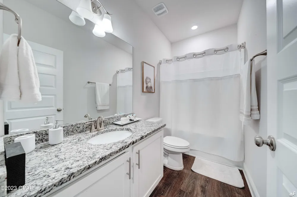 145 Martingale Lp Lynn Haven, FL 32444