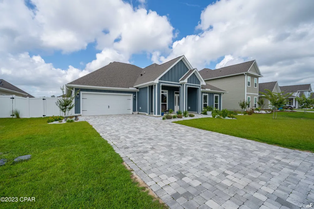 145 Martingale Lp Lynn Haven, FL 32444