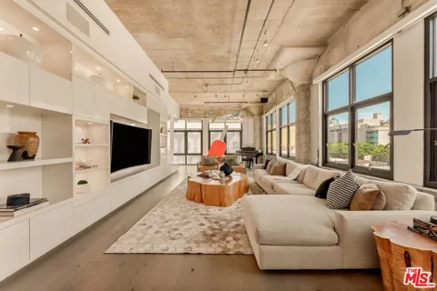 330 W 11th Street