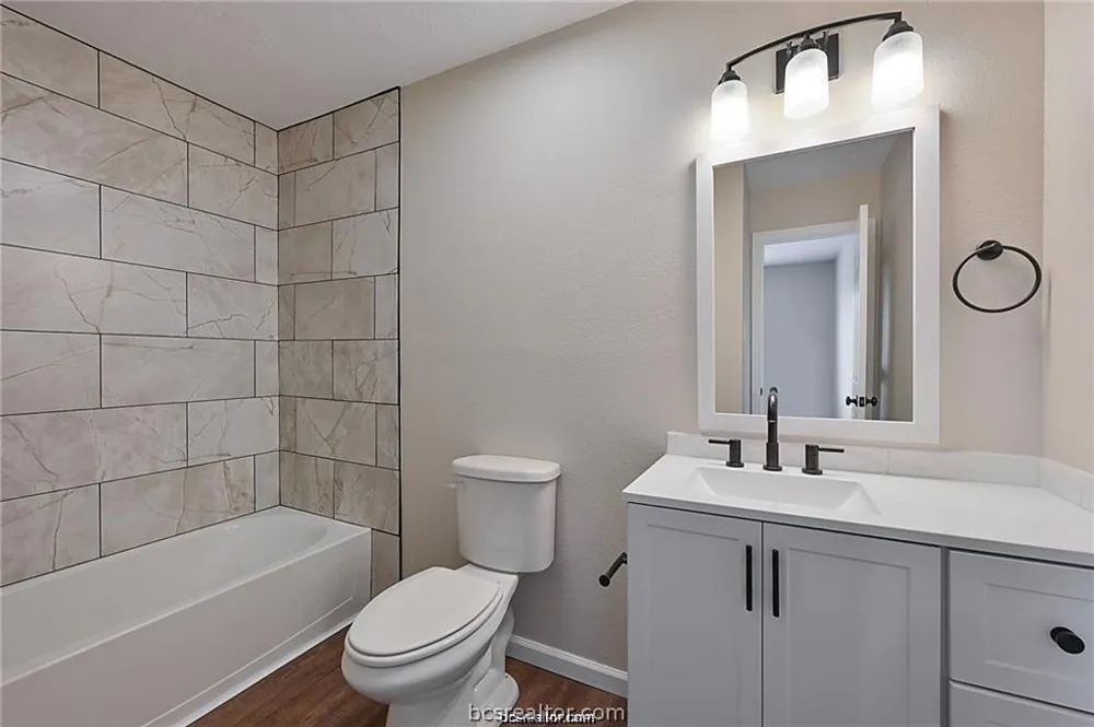 403 Manuel Drive #D College Station, TX 77840