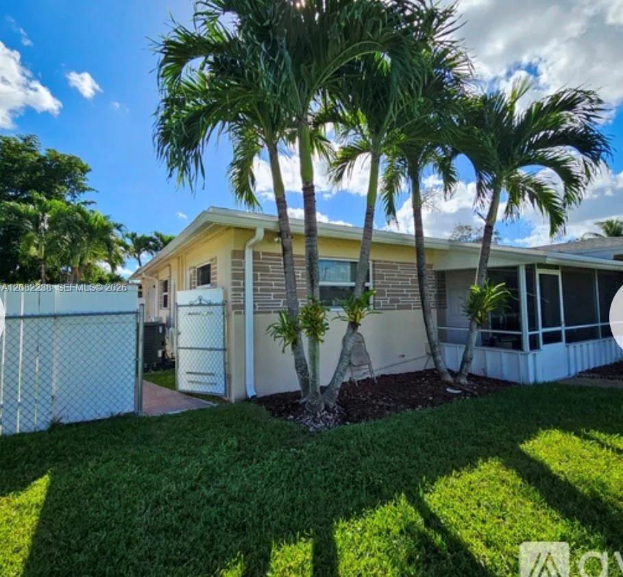 6800 SW 9th St #B Pembroke Pines, FL 33023