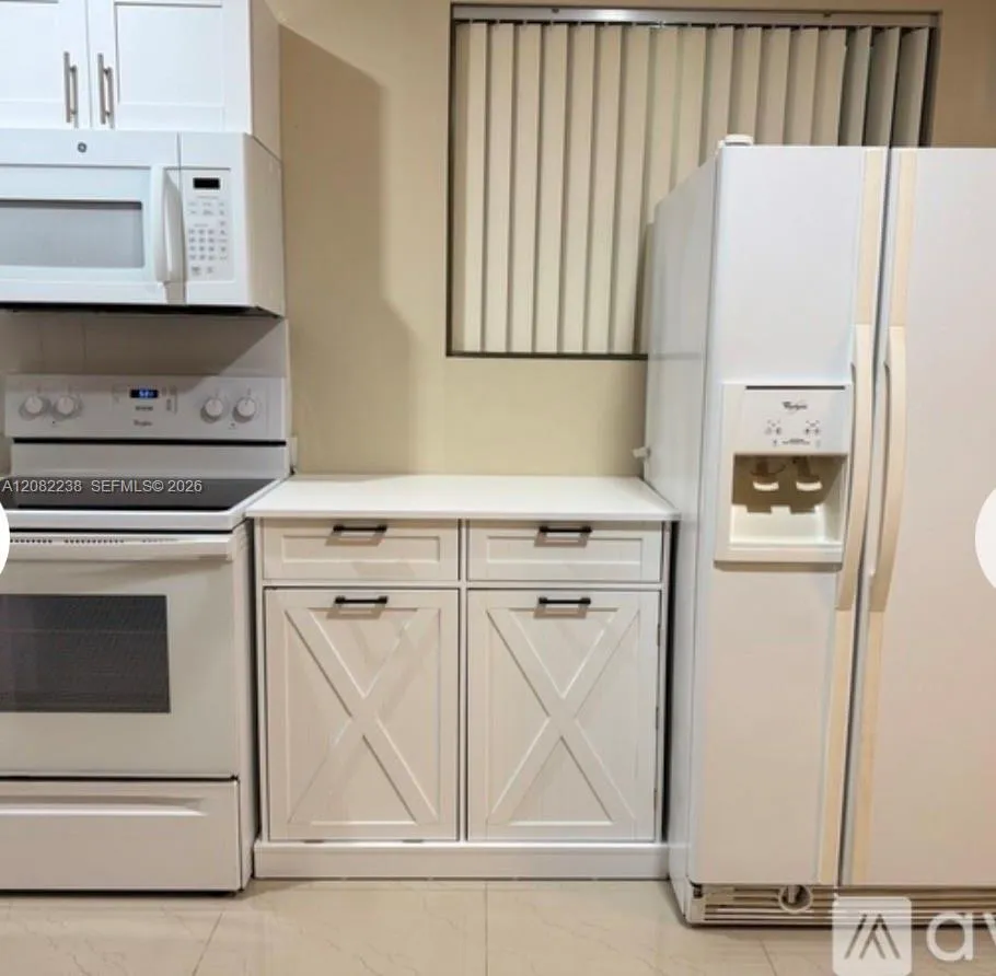 6800 SW 9th St #B Pembroke Pines, FL 33023
