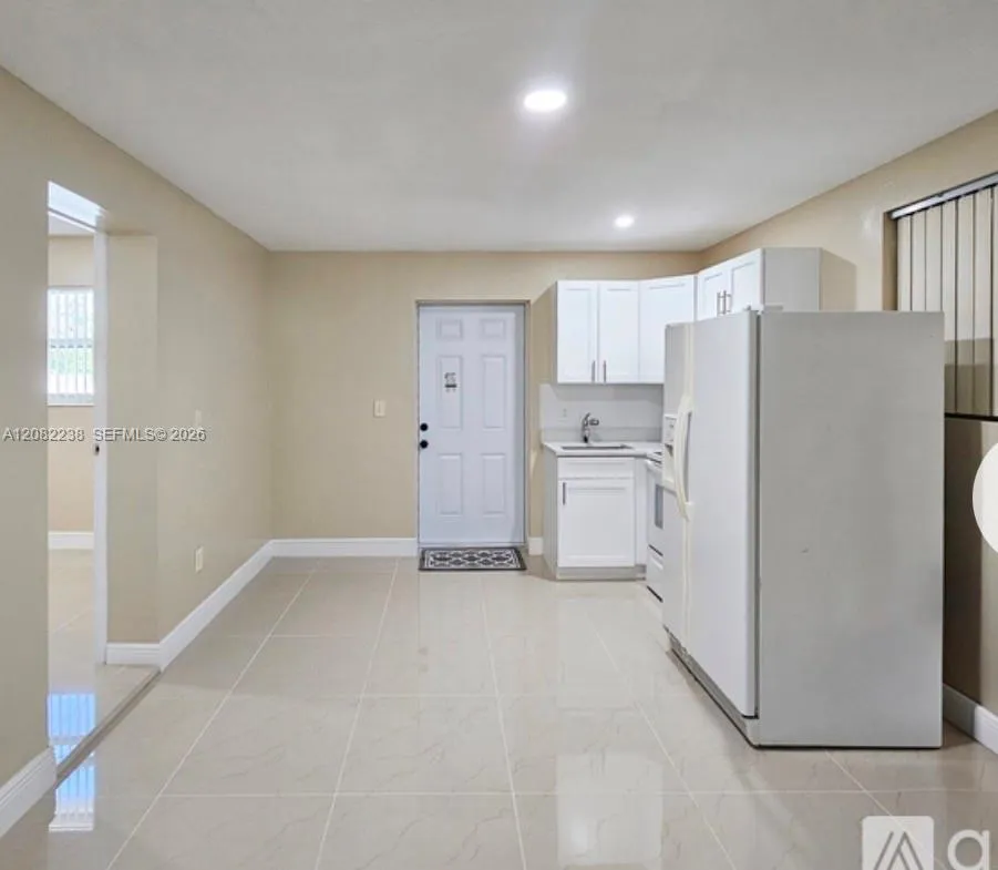 6800 SW 9th St #B Pembroke Pines, FL 33023