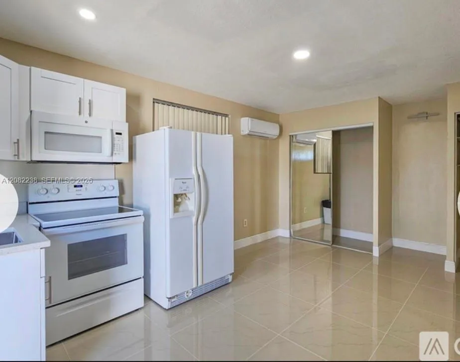6800 SW 9th St #B Pembroke Pines, FL 33023