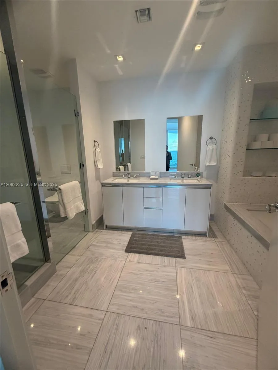 16901 Collins Ave #704 Sunny Isles Beach, FL 33160